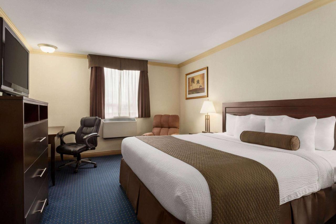 Days Inn & Suites By Wyndham Sault Ste. Marie On Εξωτερικό φωτογραφία