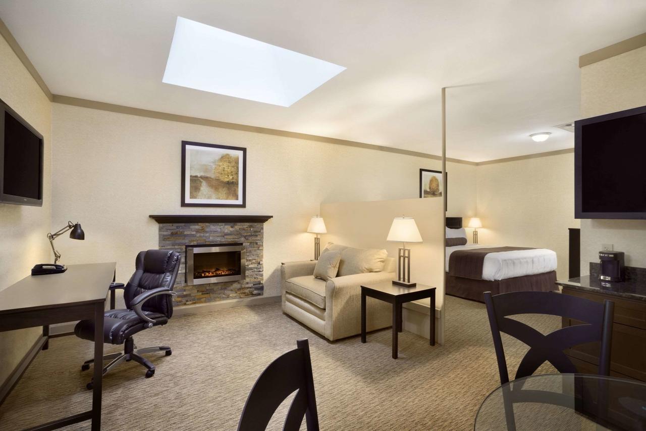 Days Inn & Suites By Wyndham Sault Ste. Marie On Εξωτερικό φωτογραφία