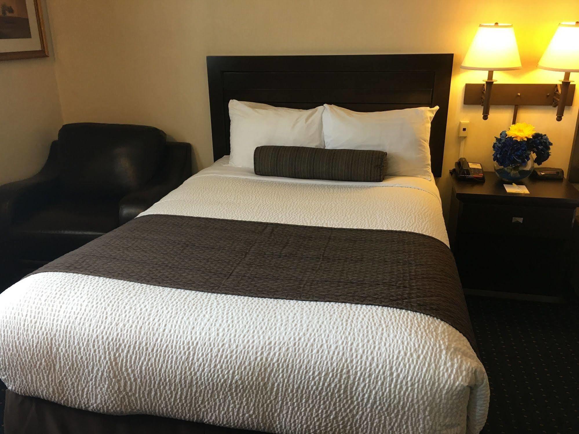 Days Inn & Suites By Wyndham Sault Ste. Marie On Εξωτερικό φωτογραφία