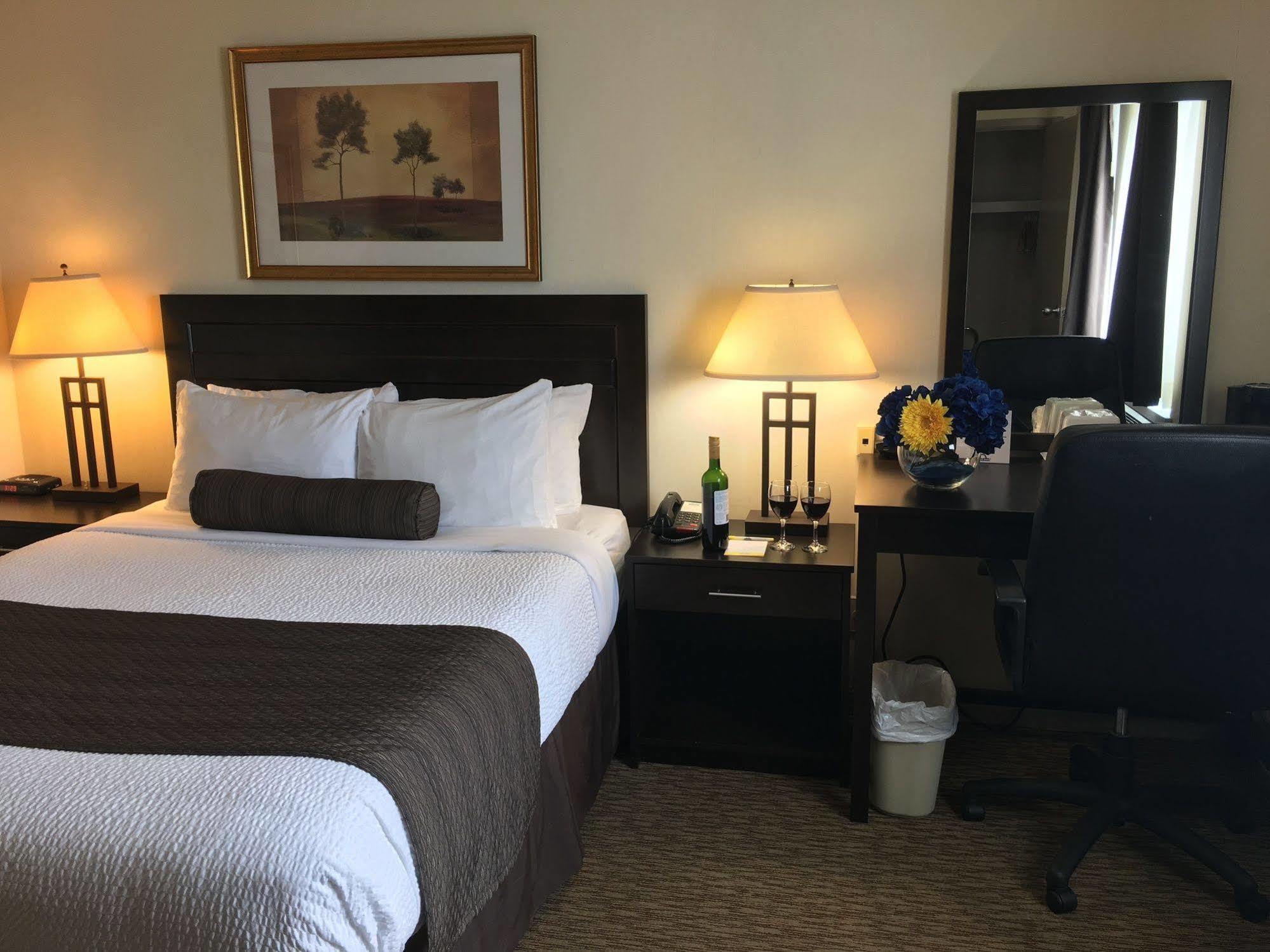Days Inn & Suites By Wyndham Sault Ste. Marie On Εξωτερικό φωτογραφία