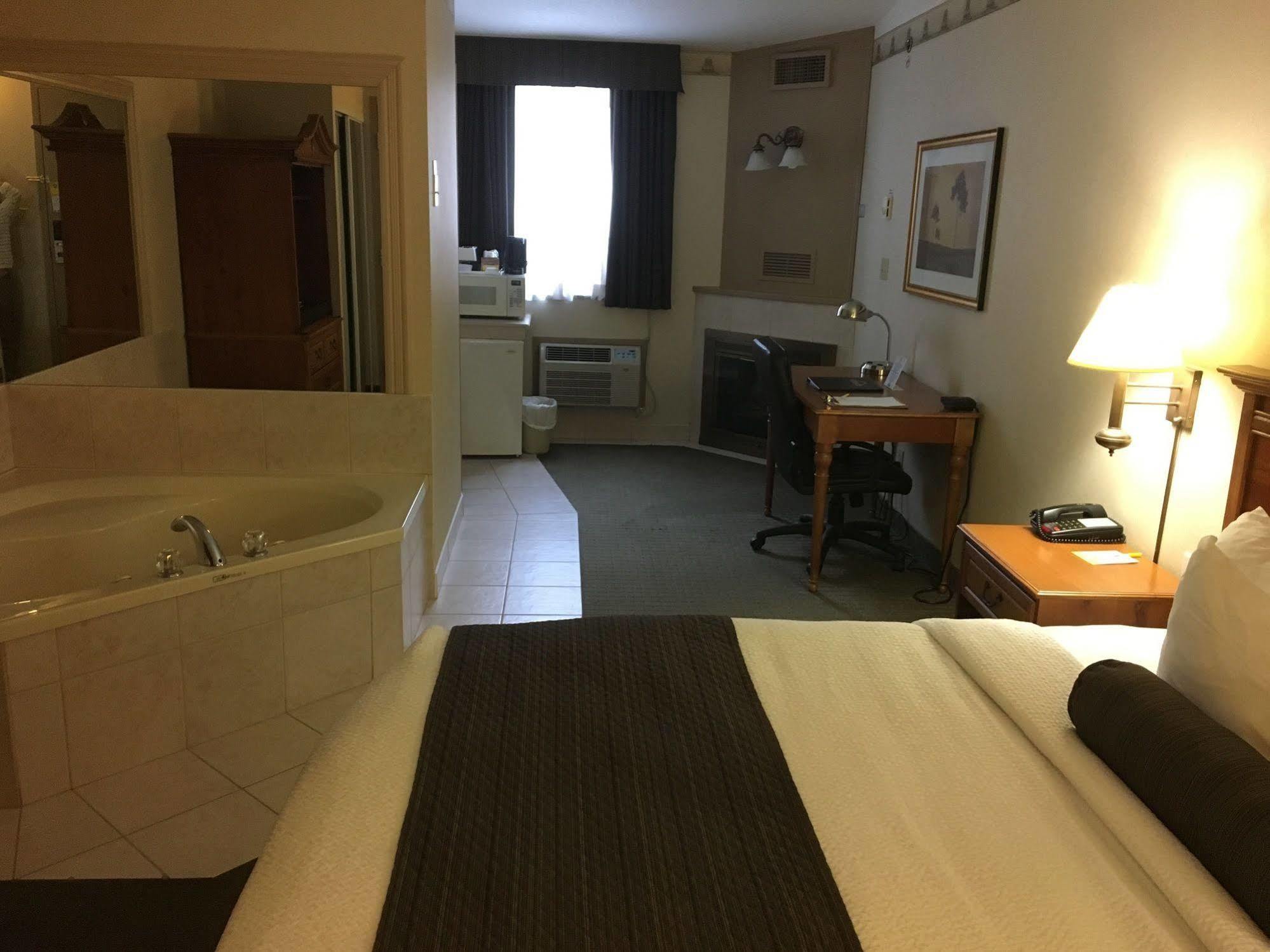 Days Inn & Suites By Wyndham Sault Ste. Marie On Εξωτερικό φωτογραφία