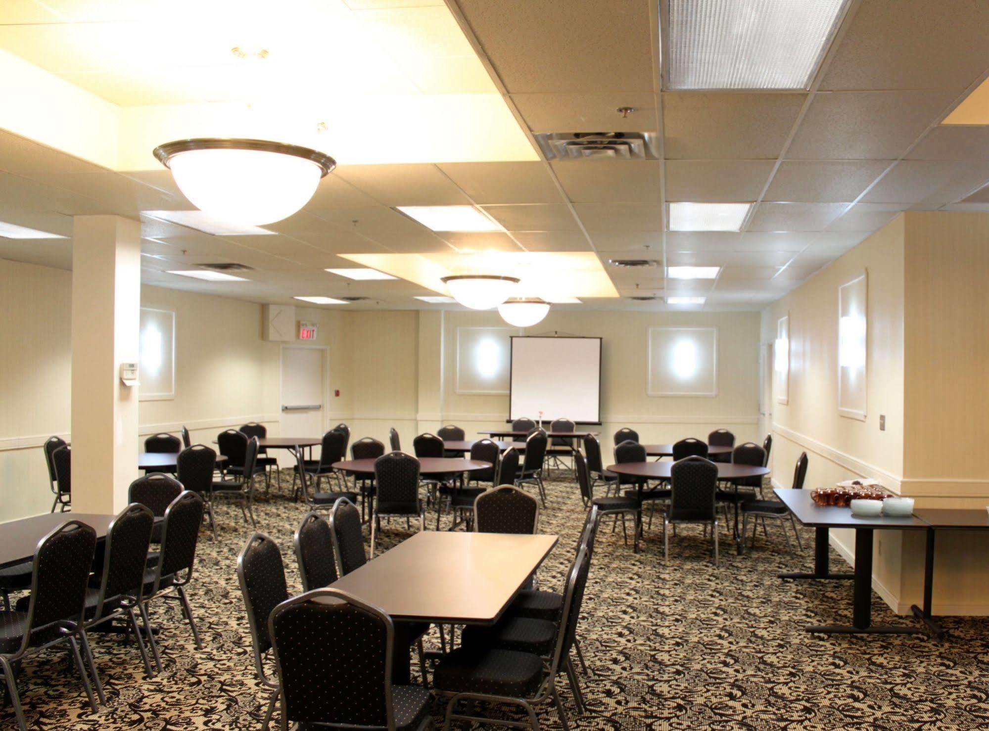 Days Inn & Suites By Wyndham Sault Ste. Marie On Επιχειρήσεις φωτογραφία