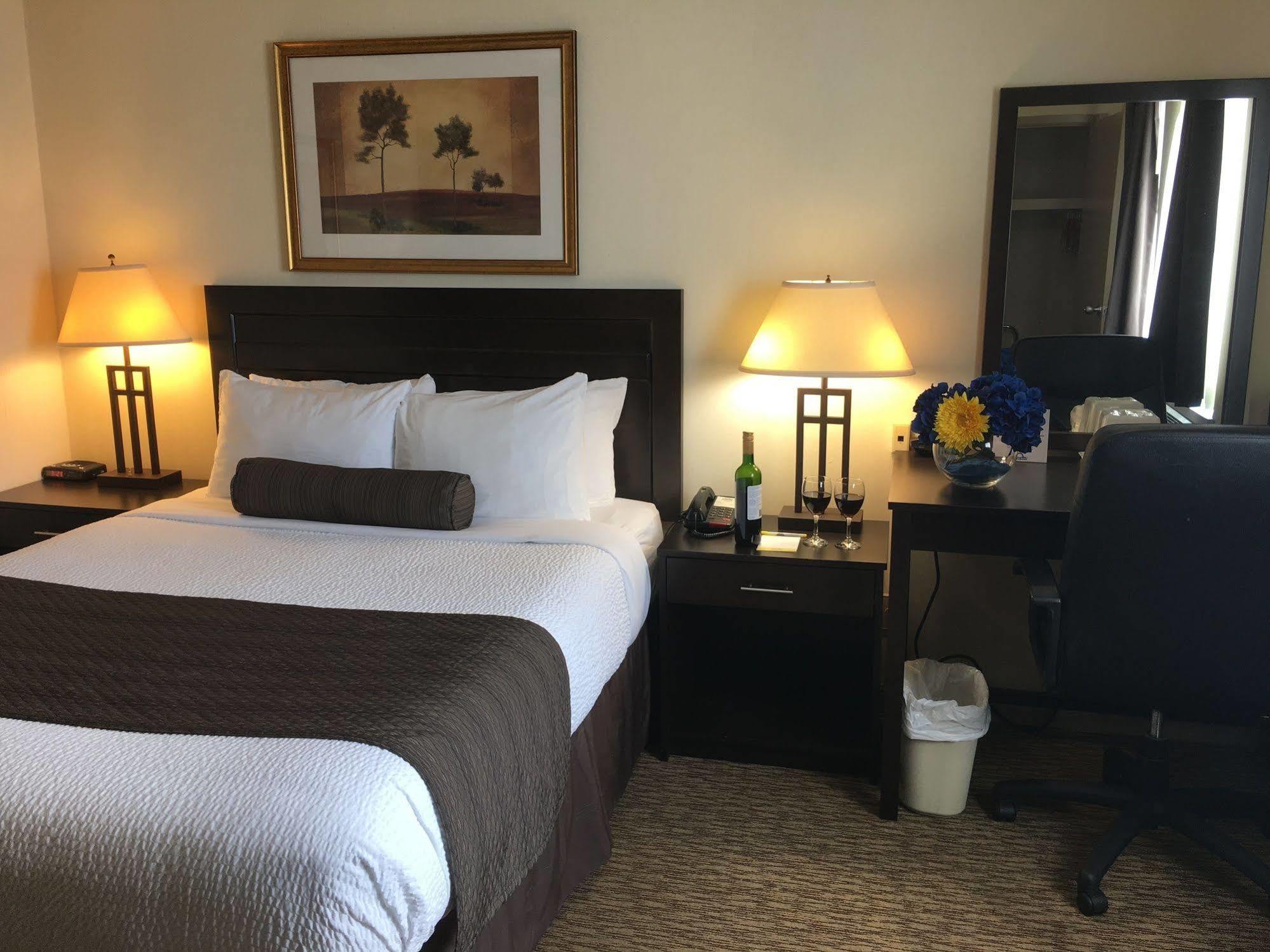 Days Inn & Suites By Wyndham Sault Ste. Marie On Εξωτερικό φωτογραφία
